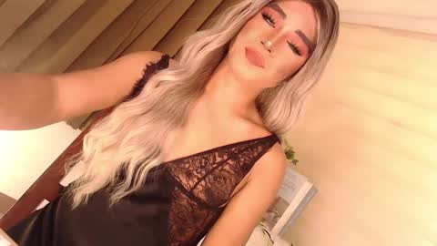 Snapshot of velvet_fux chatting on 18, 12, 2024 Richy will make you fall in love online show from 18, 12, 2024