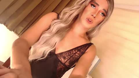 Snapshot of velvet_fux chatting on 18, 12, 2024 Richy will make you fall in love online show from 18, 12, 2024