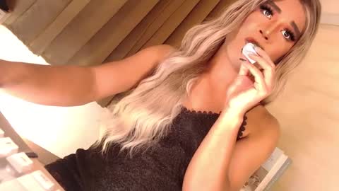 Snapshot of velvet_fux chatting on 19, 12, 2024 Richy will make you fall in love online show from 19, 12, 2024
