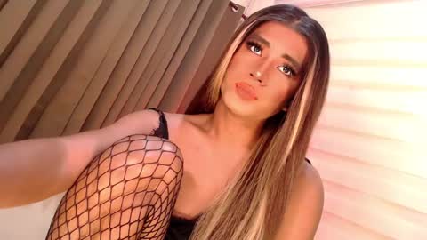 Snapshot of velvet_fux chatting on 4, 1, 2025 Richy will make you fall in love online show from 4, 1, 2025