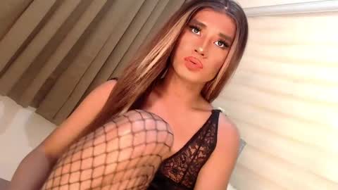 Snapshot of velvet_fux chatting on 6, 1, 2025 Richy will make you fall in love online show from 6, 1, 2025