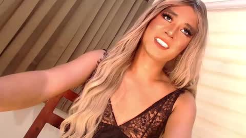 Snapshot of velvet_fux chatting on 11, 1, 2025 Richy will make you fall in love online show from 11, 1, 2025