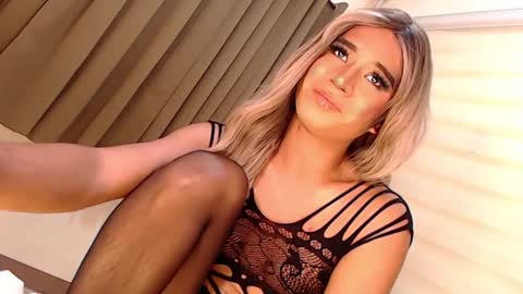 Snapshot of velvet_fux chatting on 18, 1, 2025 Richy will make you fall in love online show from 18, 1, 2025