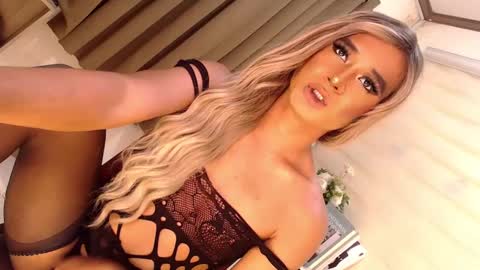 Snapshot of velvet_fux chatting on 15, 2, 2025 Richy will make you fall in love online show from 15, 2, 2025