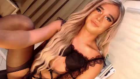 Snapshot of velvet_fux chatting on 15, 2, 2025 Richy will make you fall in love online show from 15, 2, 2025