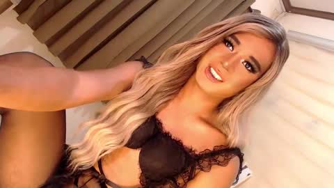 Snapshot of velvet_fux chatting on 17, 2, 2025 Richy will make you fall in love online show from 17, 2, 2025