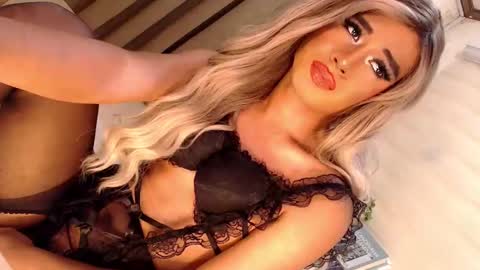 Snapshot of velvet_fux chatting on 22, 2, 2025 Richy will make you fall in love online show from 22, 2, 2025