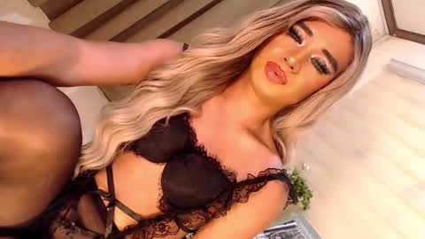 Snapshot of velvet_fux chatting on 22, 2, 2025 Richy will make you fall in love online show from 22, 2, 2025