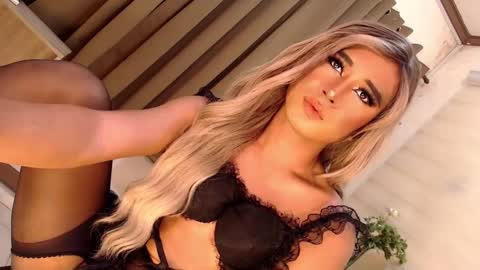 Snapshot of velvet_fux chatting on 23, 2, 2025 Richy will make you fall in love online show from 23, 2, 2025