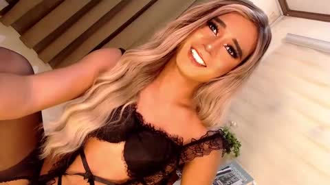 Snapshot of velvet_fux chatting on 23, 2, 2025 Richy will make you fall in love online show from 23, 2, 2025