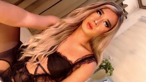 Snapshot of velvet_fux chatting on 26, 2, 2025 Richy will make you fall in love online show from 26, 2, 2025