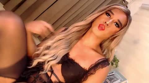 Snapshot of velvet_fux chatting on 27, 2, 2025 Richy will make you fall in love online show from 27, 2, 2025