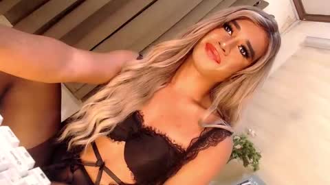 Snapshot of velvet_fux chatting on 27, 2, 2025 Richy will make you fall in love online show from 27, 2, 2025
