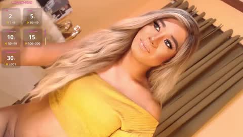Snapshot of velvet_fux chatting on 12, 9, 2025 Richy will make you fall in love online show from 12, 9, 2025