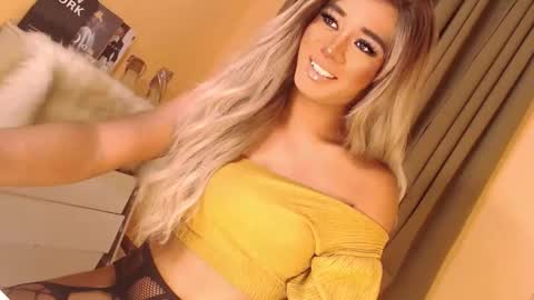 Snapshot of velvet_fux chatting on 14, 9, 2025 Richy will make you fall in love online show from 14, 9, 2025