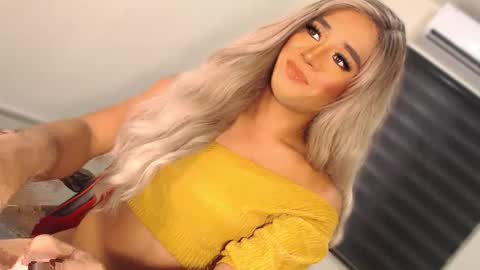 Snapshot of velvet_fux chatting on 6, 10, 2025 Richy will make you fall in love online show from 6, 10, 2025