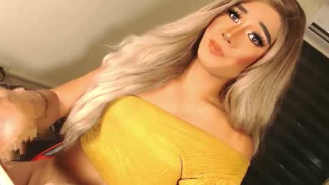Snapshot of velvet_fux chatting on 12, 10, 2025 Richy will make you fall in love online show from 12, 10, 2025