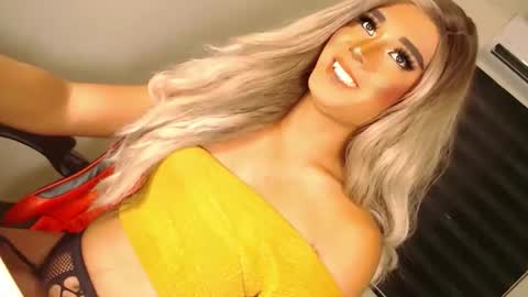 Snapshot of velvet_fux chatting on 15, 10, 2025 Richy will make you fall in love online show from 15, 10, 2025