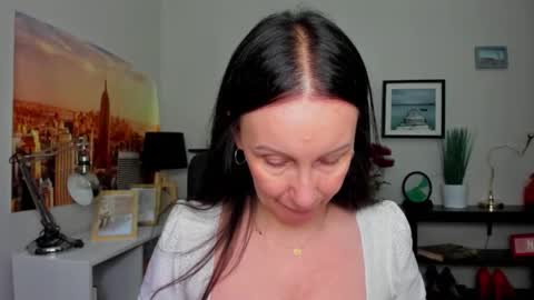 Snapshot of velvet_jasmine chatting on 12, 9, 2025 Jasmine online show from 12, 9, 2025