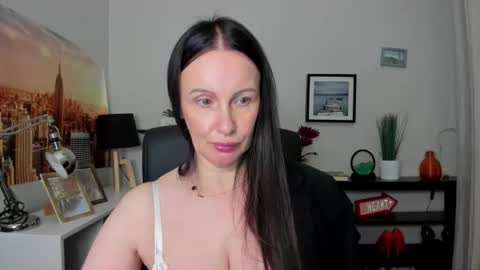 Snapshot of velvet_jasmine chatting on 3, 10, 2025 Jasmine online show from 3, 10, 2025