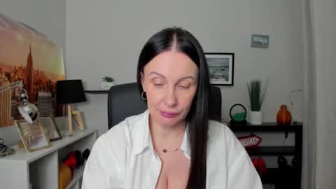 Snapshot of velvet_jasmine chatting on 8, 10, 2025 Jasmine online show from 8, 10, 2025