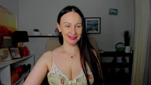 Snapshot of velvet_jasmine chatting on 6, 11, 2025 Jasmine online show from 6, 11, 2025