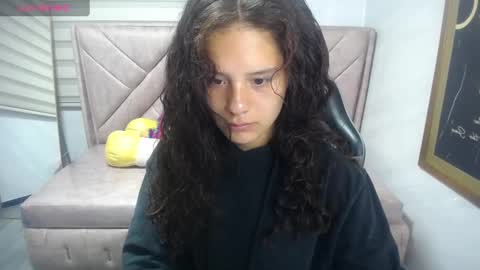 Snapshot of velvet_moon_v chatting on 9, 9, 2025 velvet_moon_v online show from 9, 9, 2025