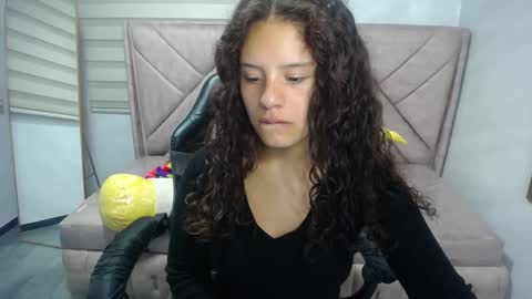 Snapshot of velvet_moon_v chatting on 11, 9, 2025 velvet_moon_v online show from 11, 9, 2025