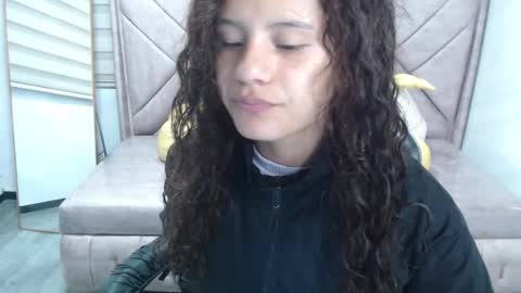 Snapshot of velvet_moon_v chatting on 18, 9, 2025 velvet_moon_v online show from 18, 9, 2025