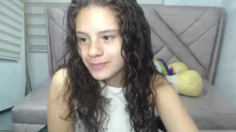 Snapshot of velvet_moon_v chatting on 22, 9, 2025 velvet_moon_v online show from 22, 9, 2025