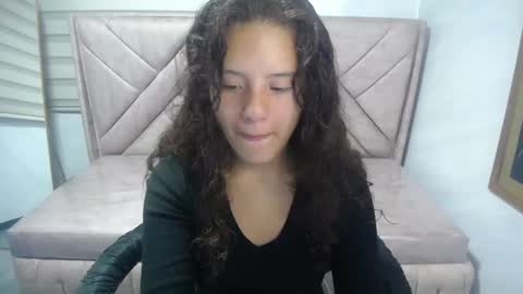 Snapshot of velvet_moon_v chatting on 27, 9, 2025 velvet_moon_v online show from 27, 9, 2025