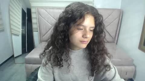 Snapshot of velvet_moon_v chatting on 29, 9, 2025 velvet_moon_v online show from 29, 9, 2025