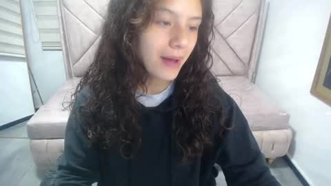 Snapshot of velvet_moon_v chatting on 30, 9, 2025 velvet_moon_v online show from 30, 9, 2025