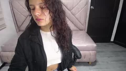 Snapshot of velvet_moon_v chatting on 9, 10, 2025 velvet_moon_v online show from 9, 10, 2025