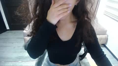 Snapshot of velvet_moon_v chatting on 11, 10, 2025 velvet_moon_v online show from 11, 10, 2025