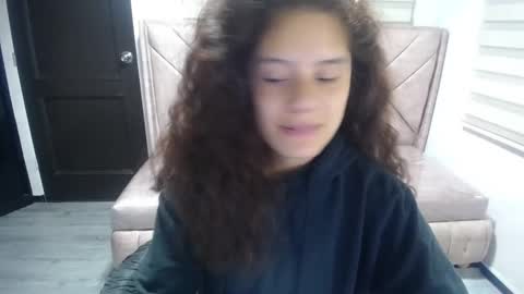 Snapshot of velvet_moon_v chatting on 13, 10, 2025 velvet_moon_v online show from 13, 10, 2025