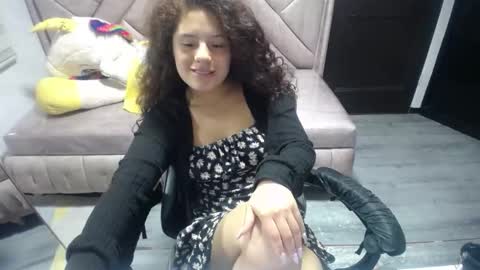 Snapshot of velvet_moon_v chatting on 17, 10, 2025 velvet_moon_v online show from 17, 10, 2025