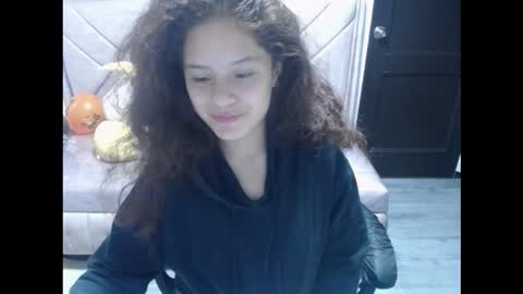 Snapshot of velvet_moon_v chatting on 23, 10, 2025 velvet_moon_v online show from 23, 10, 2025