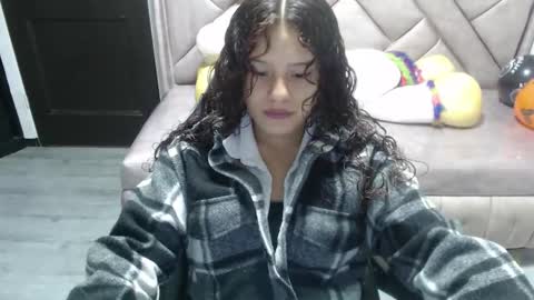 Snapshot of velvet_moon_v chatting on 24, 10, 2025 velvet_moon_v online show from 24, 10, 2025