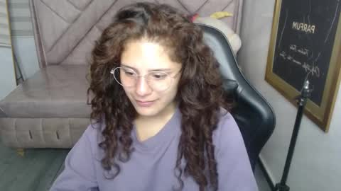 Snapshot of velvet_moon_v chatting on 24, 11, 2025 velvet_moon_v online show from 24, 11, 2025