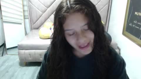 Snapshot of velvet_moon_v chatting on 15, 12, 2025 velvet_moon_v online show from 15, 12, 2025