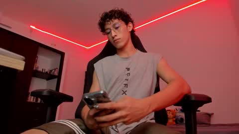 Snapshot of velvet_skyn chatting on 8, 10, 2025 juansito online show from 8, 10, 2025