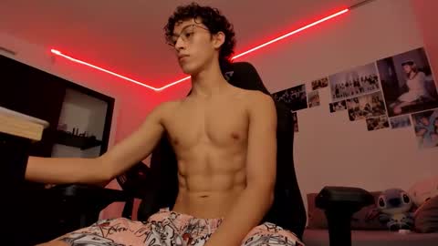 Snapshot of velvet_skyn chatting on 15, 10, 2025 juansito online show from 15, 10, 2025