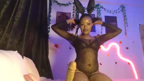 COCO XOXO online show from 21, 11, 2025