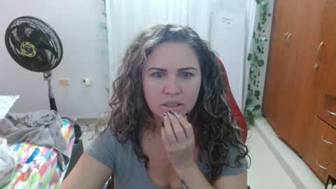Snapshot of venecasexy44 chatting on 11, 9, 2025 venecasexy44 online show from 11, 9, 2025