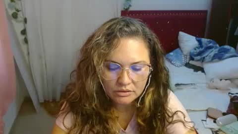 Snapshot of venecasexy44 chatting on 6, 11, 2025 venecasexy44 online show from 6, 11, 2025