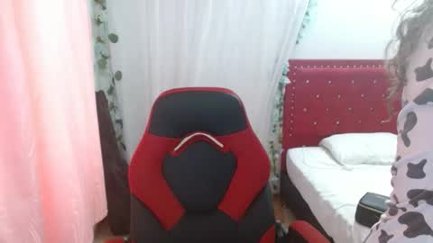 Snapshot of venecasexy44 chatting on 11, 11, 2025 venecasexy44 online show from 11, 11, 2025