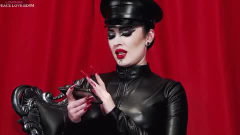 Snapshot of venenaschwarz chatting on 19, 10, 2025 MISTRESS online show from 19, 10, 2025