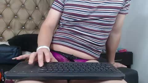 Snapshot of veneno_hot chatting on 3, 1, 2025 veneno hot online show from 3, 1, 2025