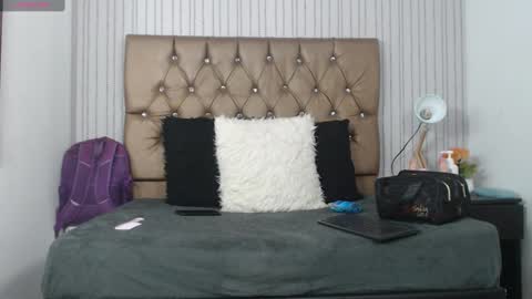 Snapshot of veneno_hot chatting on 4, 2, 2025 veneno hot online show from 4, 2, 2025